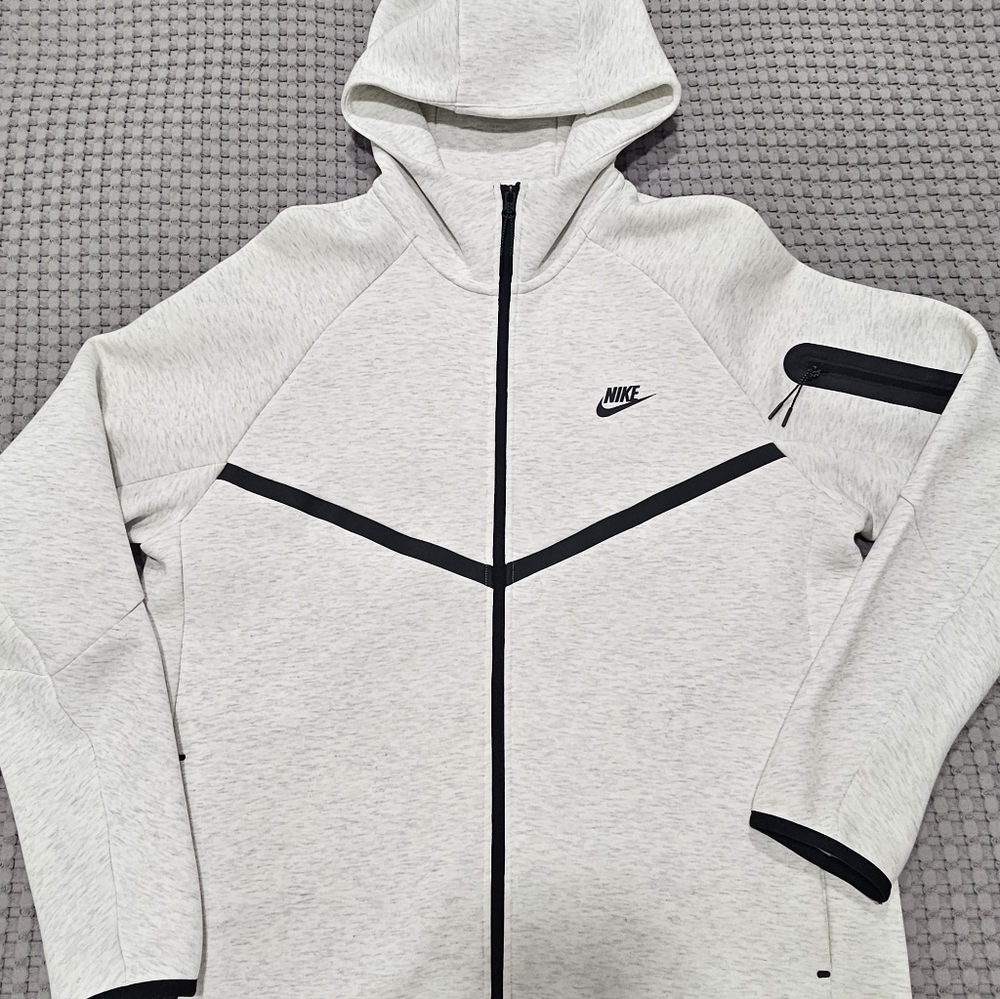 Nike Tech Fleece Zip Hoodie Men’s Large Gray Black Full Zip Like New